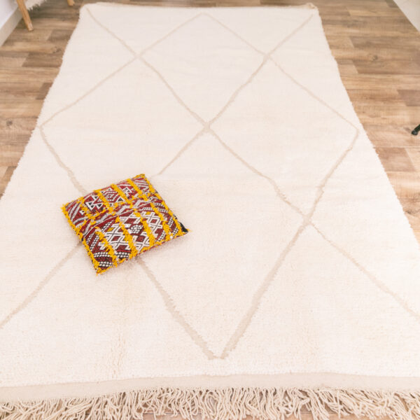 Cream Berber Rug 5x8 - Image 2