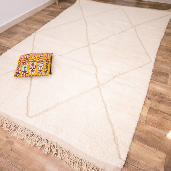 Cream Berber Rug 5x8 - Image 3