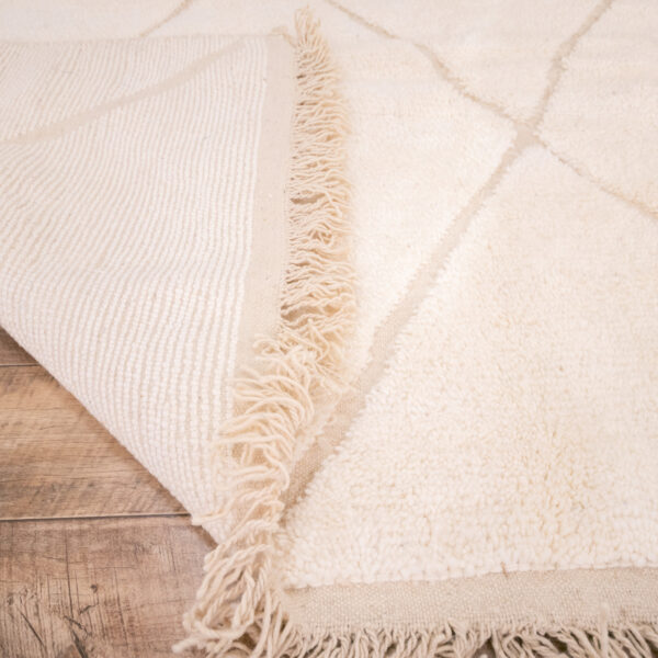 Cream Berber Rug 5x8 - Image 4