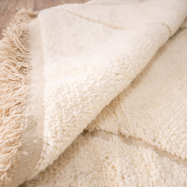 Cream Berber Rug 5x8 - Image 5